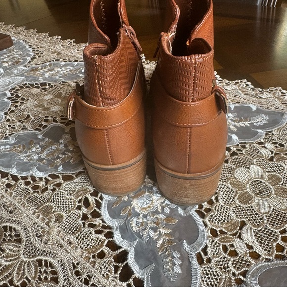 Bare Traps booties EUC - Picture 4 of 9